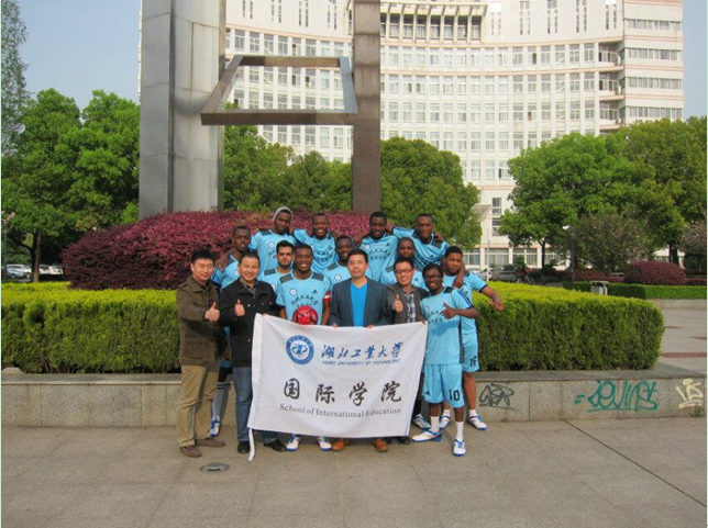 Первая международная студенческая футбольная команда HBUT